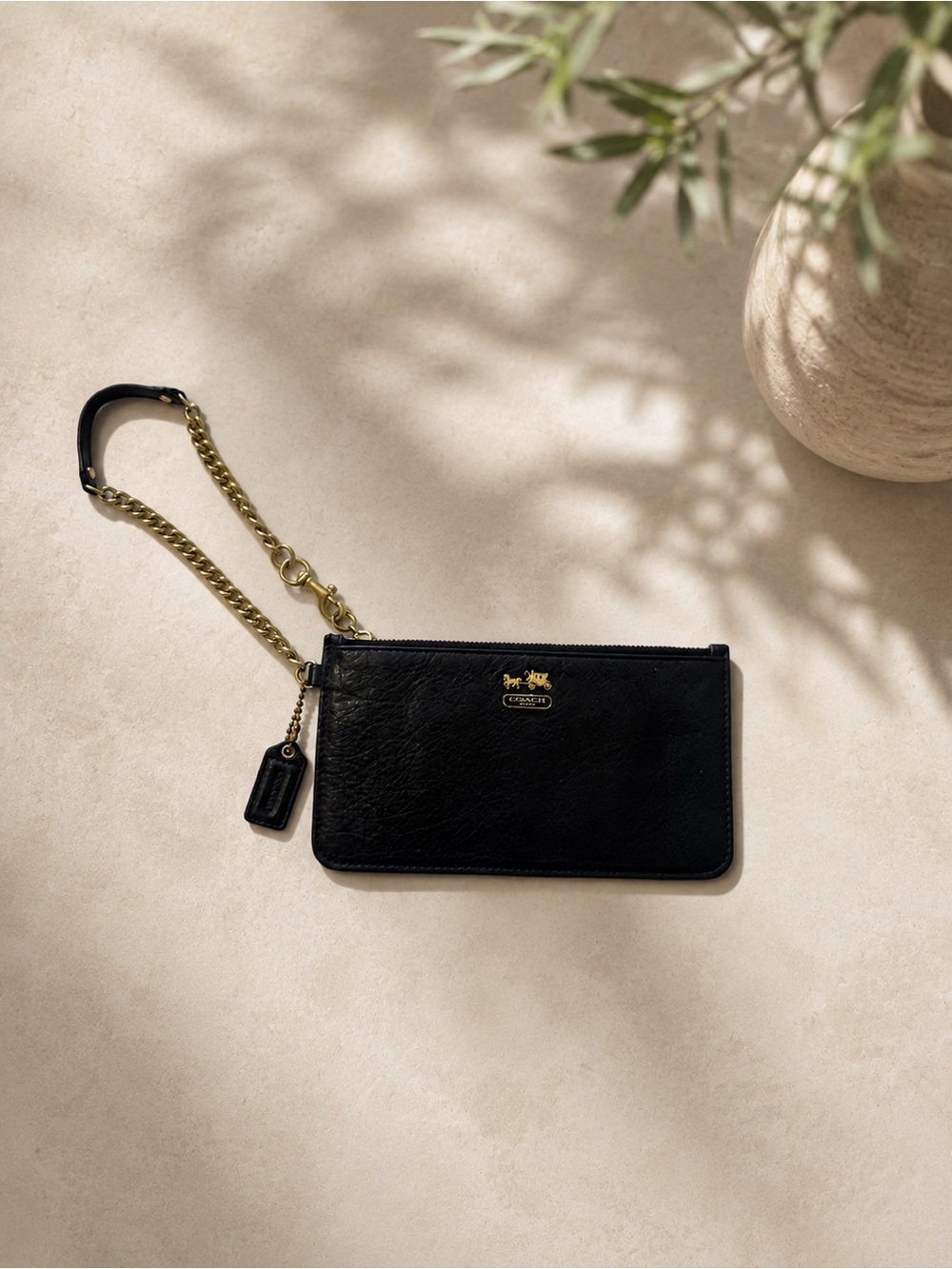 COACH | Madison wristlet black and gold